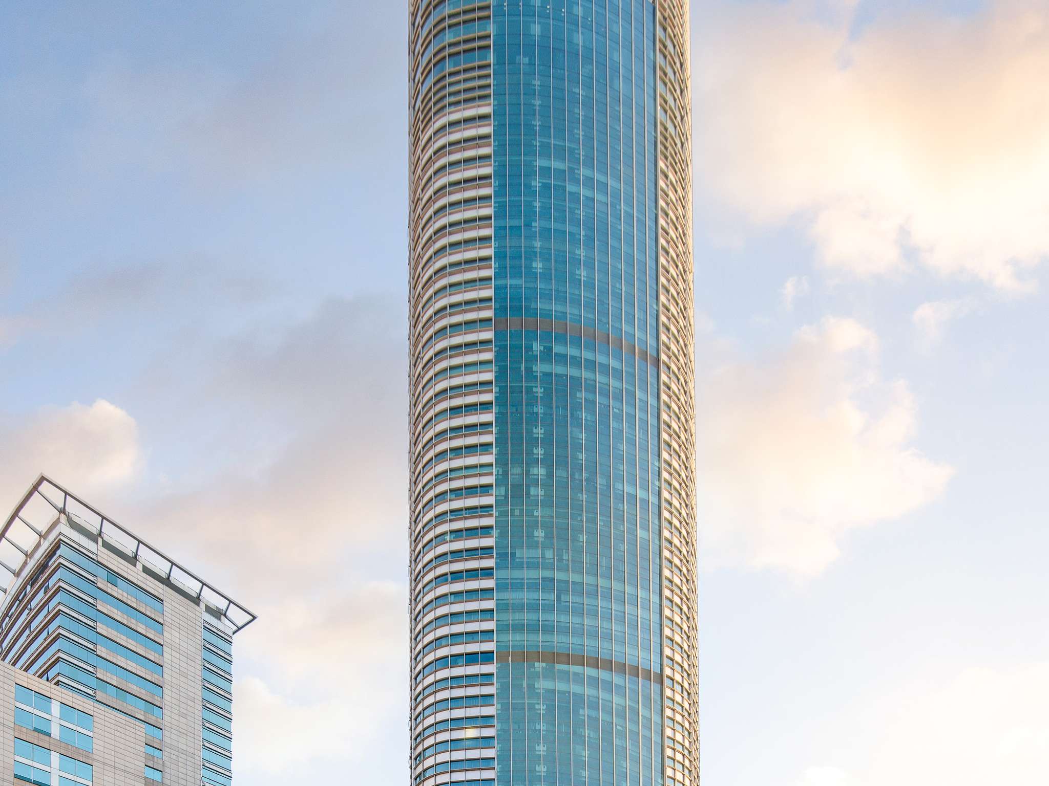 Pullman Shanghai Skyway